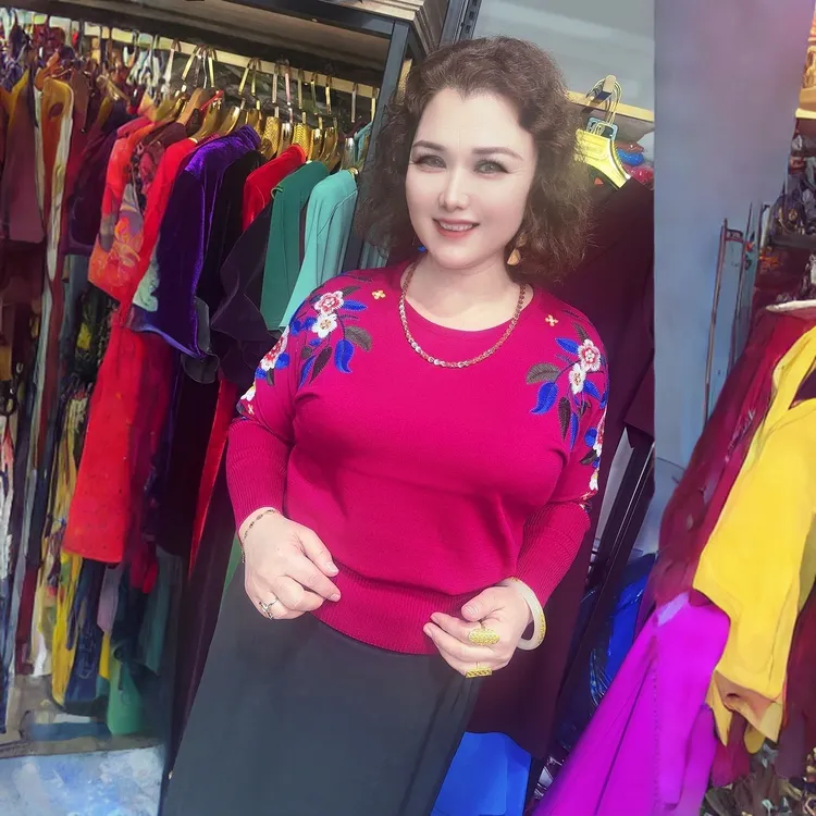 针织网红减龄长袖女绣花圆领打底衫提花毛针织衫