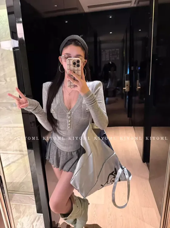 法式长袖V领纽扣修身显瘦收腰针织衫女装秋冬季弹性内搭上衣毛衣