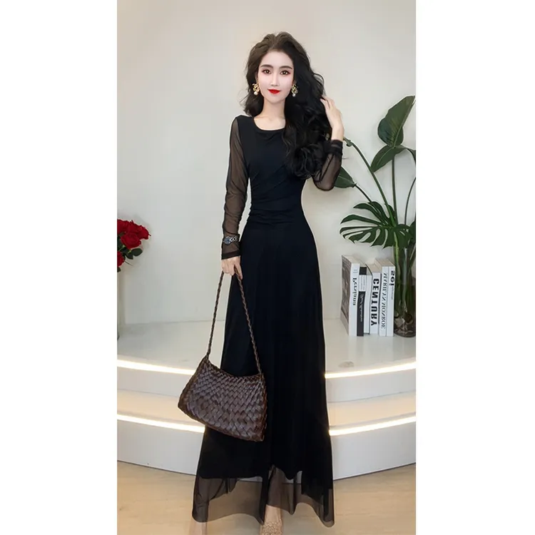 赫本复古黑色连衣裙女2025秋款长袖显瘦小黑裙法式高级感长裙8631