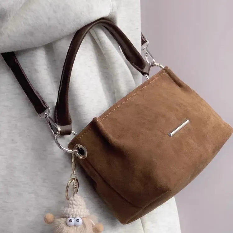 韩系小众设计女士包包2025秋冬高级新款盒子斜挎包时尚轻便单肩包