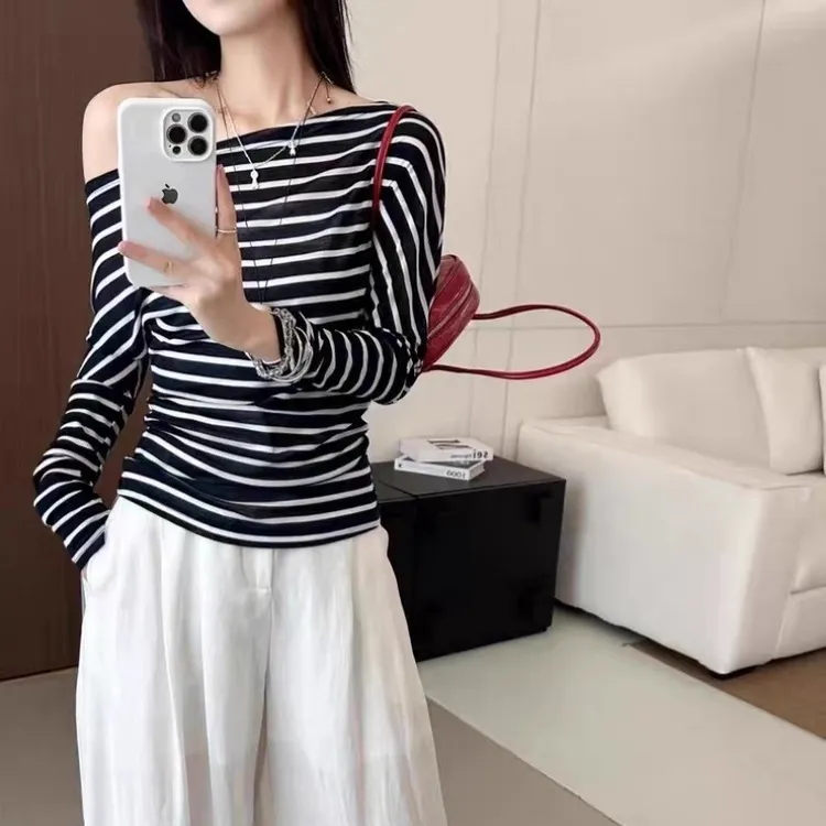 设计感一字肩条纹撞色防晒罩衫显瘦2025百搭长袖t恤女斜肩上衣