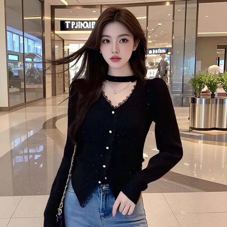 高级感蕾丝边开叉针织衫女秋冬2025新款设计感洋气减龄毛衣上衣潮