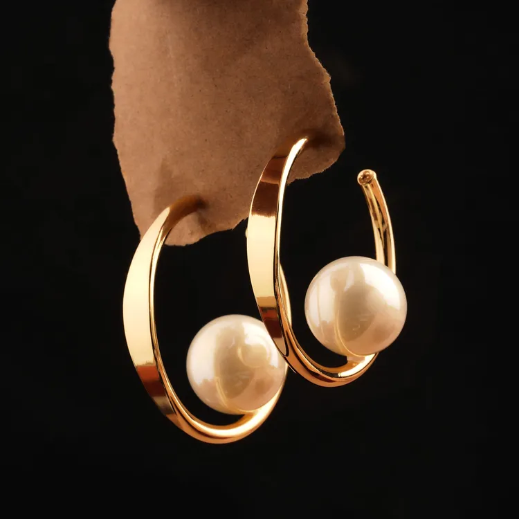 铜合金仿珍珠耳饰 轻奢小众珍珠耳环女欧美风时尚几何耳圈