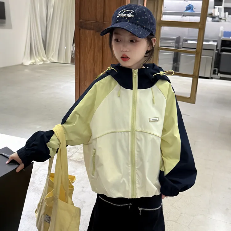 女童冲锋衣外套秋季2025新款韩版儿童时尚风衣女孩户外连帽拉链衫