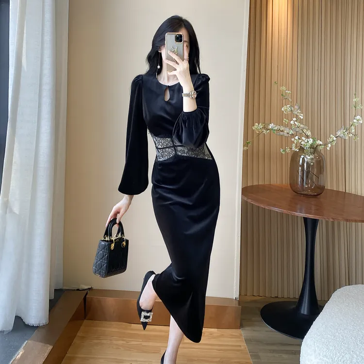 法式丝绒连衣裙修身秋冬新款小众高级感女人味蕾丝收腰长裙配大衣