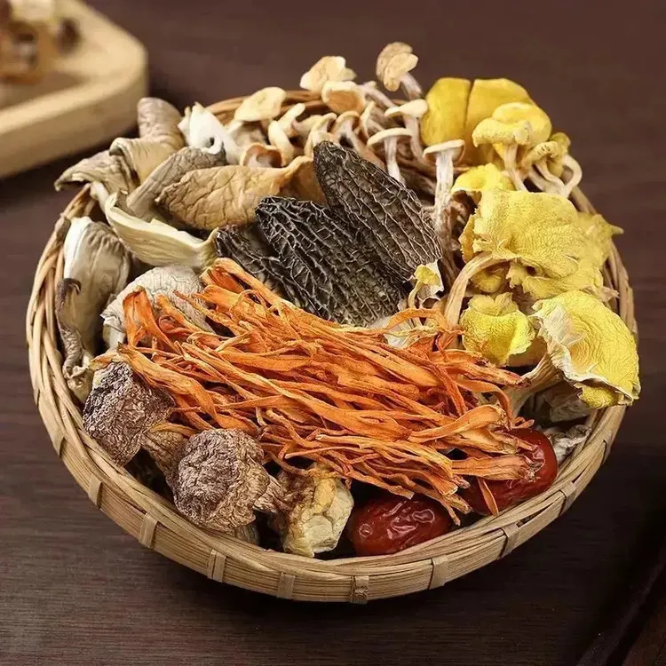 七彩菌菇汤包云南特产羊肚菌鹿茸菇杏鲍菇虫草花煲汤炖鸡汤美味