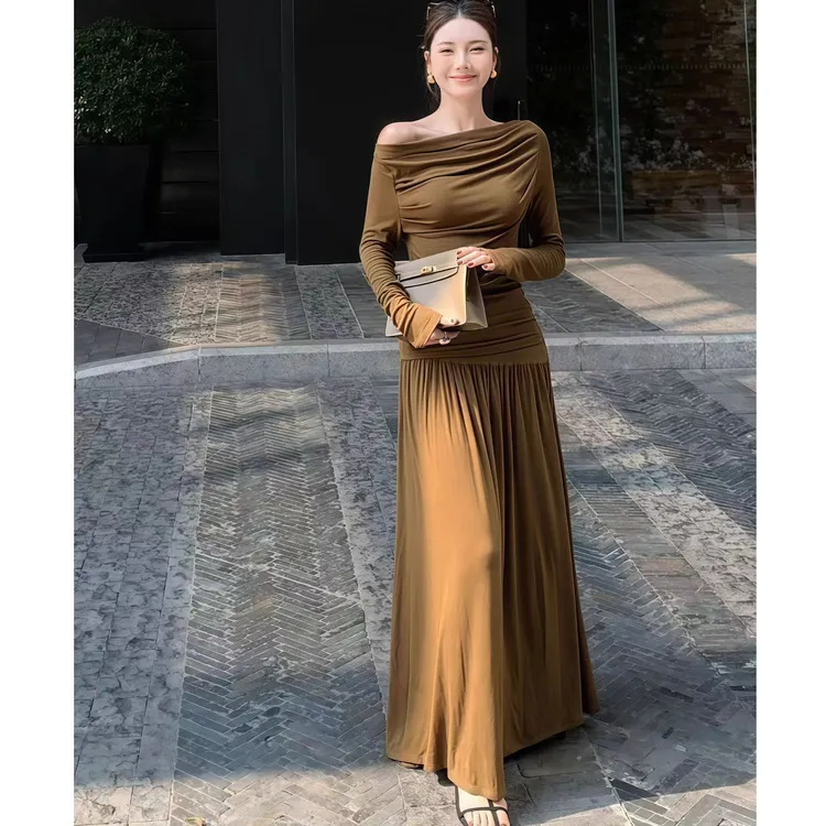 性感辣妹风褶皱斜肩长袖T恤上衣女秋季新款氛围感半身长裙子套装