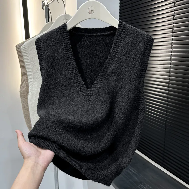 黑色高档V领叠穿无袖马甲女秋冬新款针织软糯百搭上衣宽松小背心