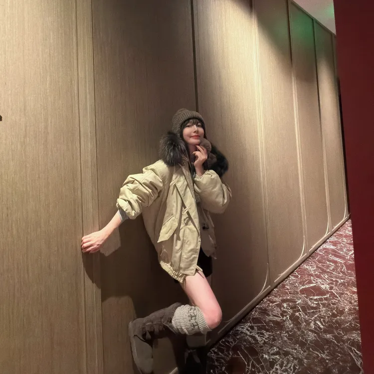 BETTER JOELAY-【牛角珍珠】90貉子毛领时尚皮草外套GGBB-188