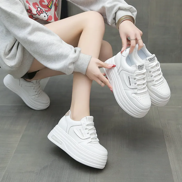 8公分厚底隐形内增高休闲百搭女式小白鞋2025新款小众爆款板鞋女