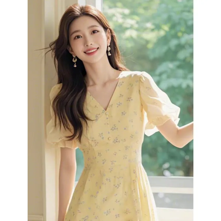 2025夏季时尚简单大方桔梗法式气质修身黄色碎花小众绿色连衣裙女