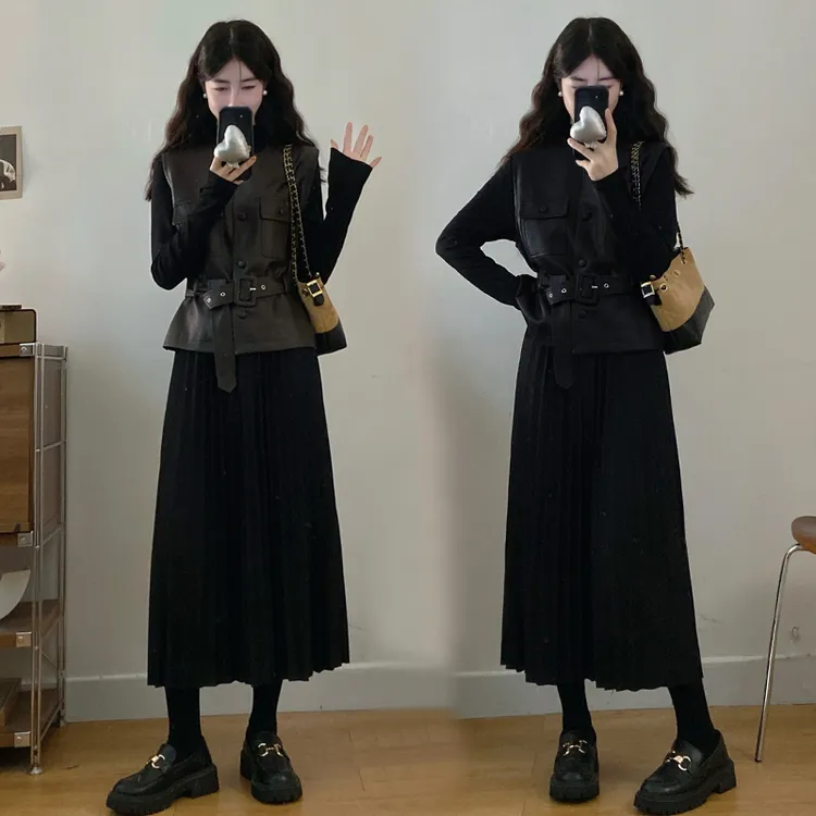 大码微胖mm秋冬季新款时尚显瘦套装收腰皮马甲+压折连衣裙两件套