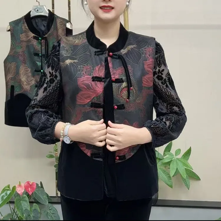 中老年时尚丝绒拼接马甲秋季舒适穿搭必备