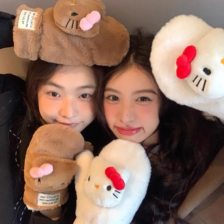 可爱毛绒手套女秋冬季骑行保暖加绒学生骑车加厚防风防寒挂脖连指