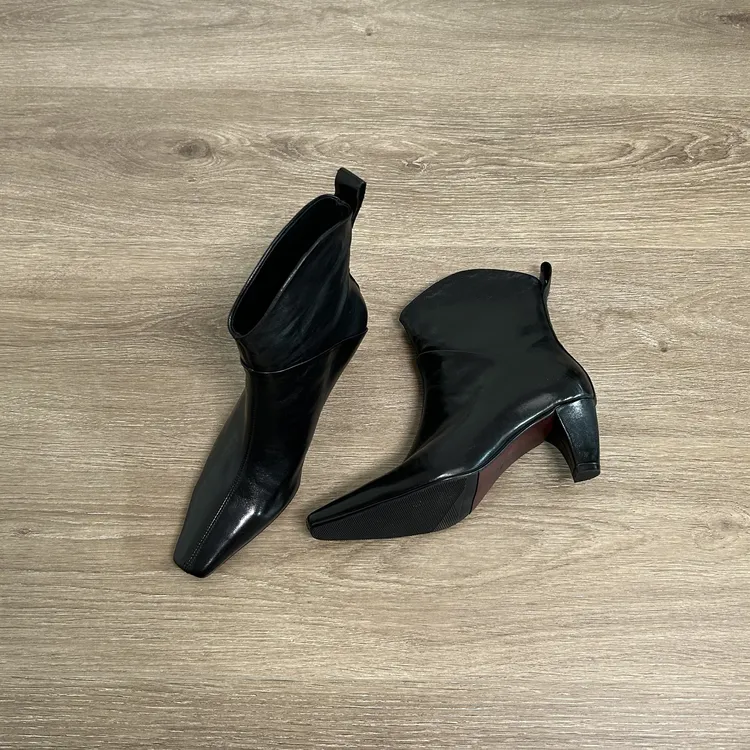 Dannyfrey秋冬新款头层牛皮尖头显瘦短靴女v口短筒百搭切尔西靴