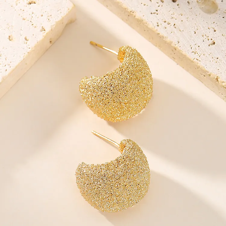 925银耳饰 欧美跨境时尚精致磨砂颗粒感字母C形耳钉轻奢高级感小