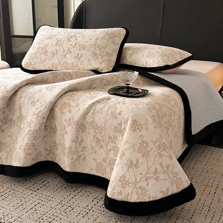 轻奢纯色雕花牛奶绒床盖榻榻米防滑盖毯冬季加厚中国风床盖床单