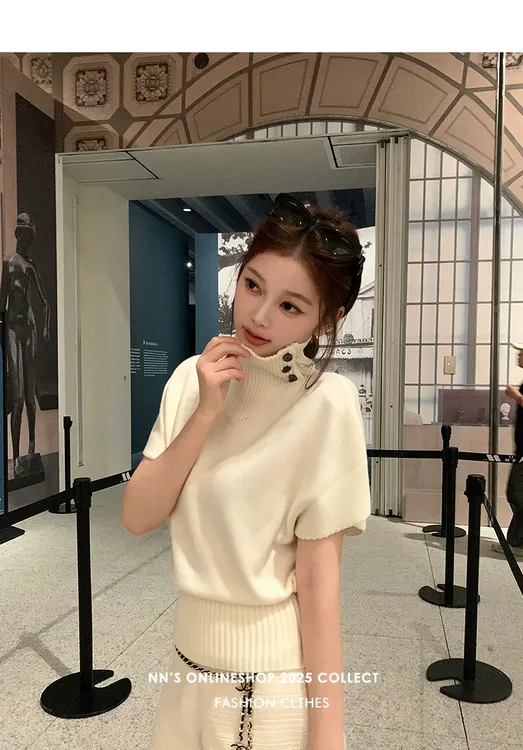 韩系穿搭高领短袖针织衫女修身显瘦短款扭扣毛衣上衣配短裤/长裤