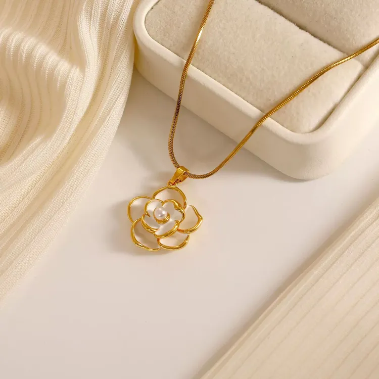 铜合金珐琅吊坠 Lūw优雅法式山茶花吊坠女小香风锁骨链轻奢项链