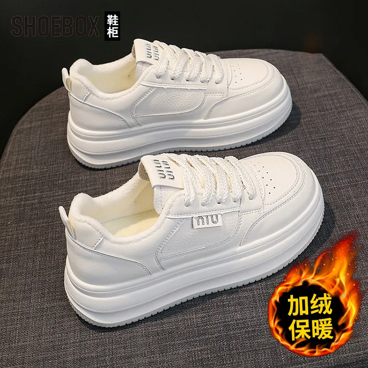 达芙妮旗下鞋柜踩屎感加绒小白鞋女2025新款冬季厚底运动休闲棉鞋