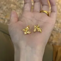 铜合金合成锆石耳饰 「蝴蝶纷飞」镀k金复古镶嵌耳钉（4克左右）