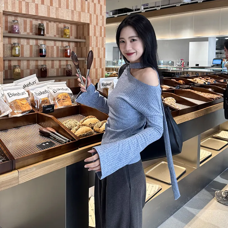 韩系蓝色飘带斜肩长袖t恤女夏季收腰薄款防晒罩衫纯欲风露肩上衣