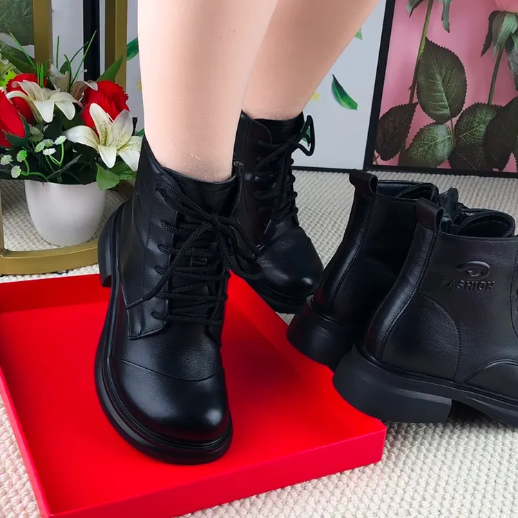 牛皮马丁靴女秋冬季新款真皮粗跟低跟平底加绒短靴系带妈妈女靴子