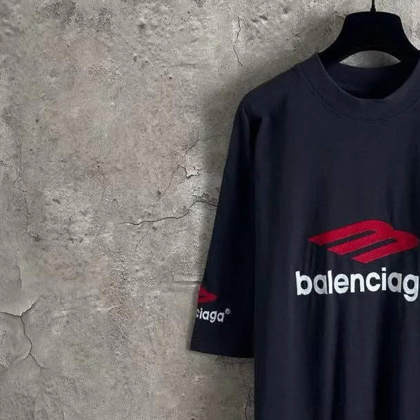 经典大M刺绣短袖