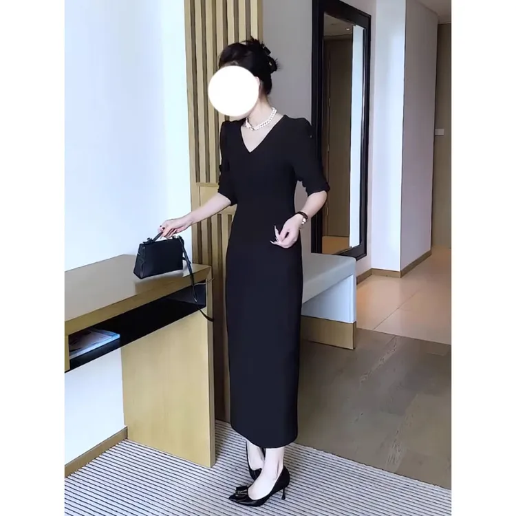 简约大气连衣裙女秋季宽松显瘦时尚气质高级感收腰显瘦V领长裙潮