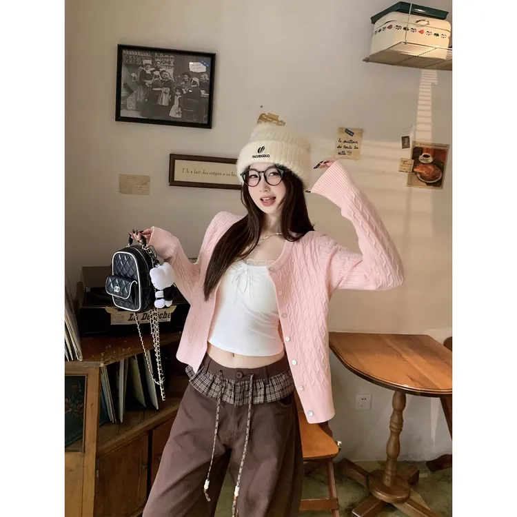 苏三三粉色针织开衫女2025新款早秋复古麻花毛衣显瘦长袖百搭上衣