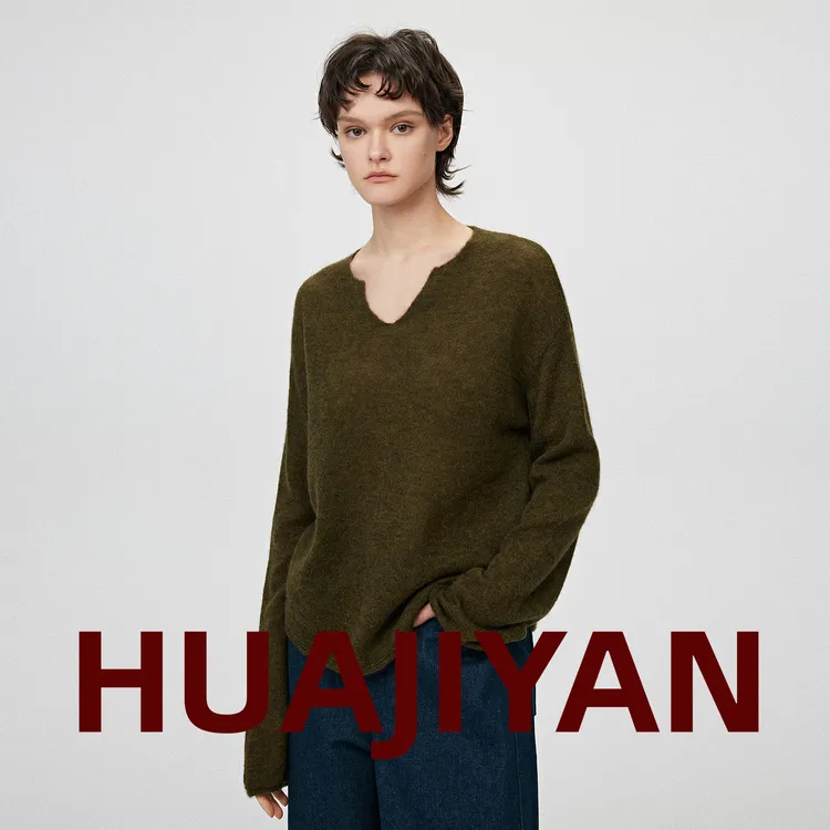 华吉言/HUAJIYAN【绿茵】羊驼羊毛混纺剪刀领微宽松毛衣