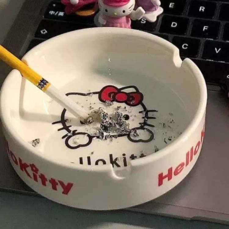 可爱卡通陶瓷烟灰缸家用装饰摆件时尚烟灰缸KT猫送女闺蜜男友礼物