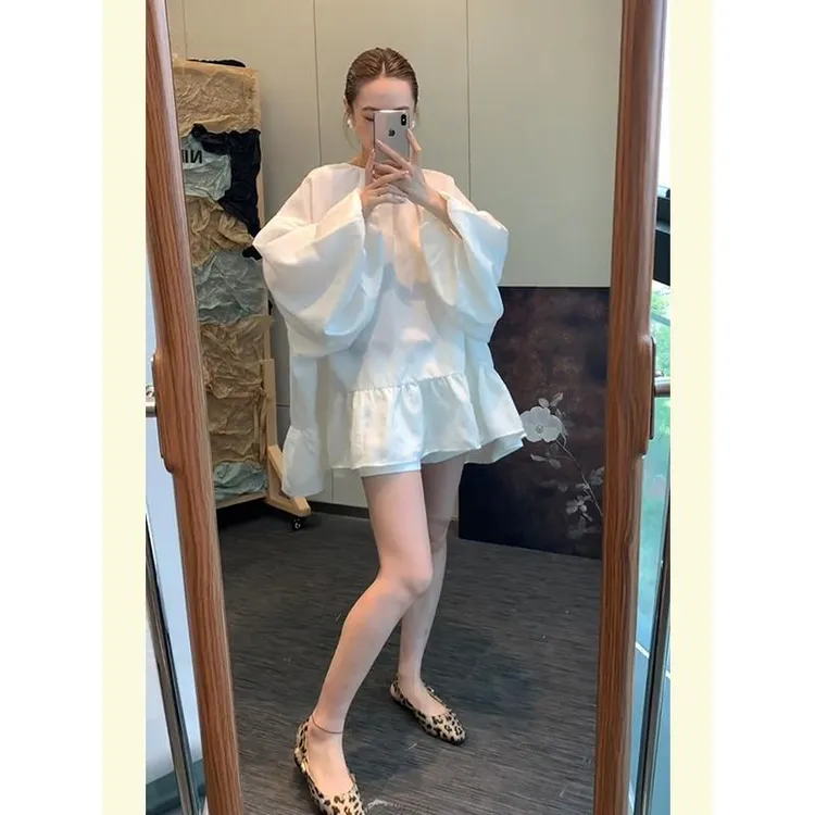 大方得体绝美法式小个子孕妇气质宽松白色灯笼袖连衣裙女2025秋季