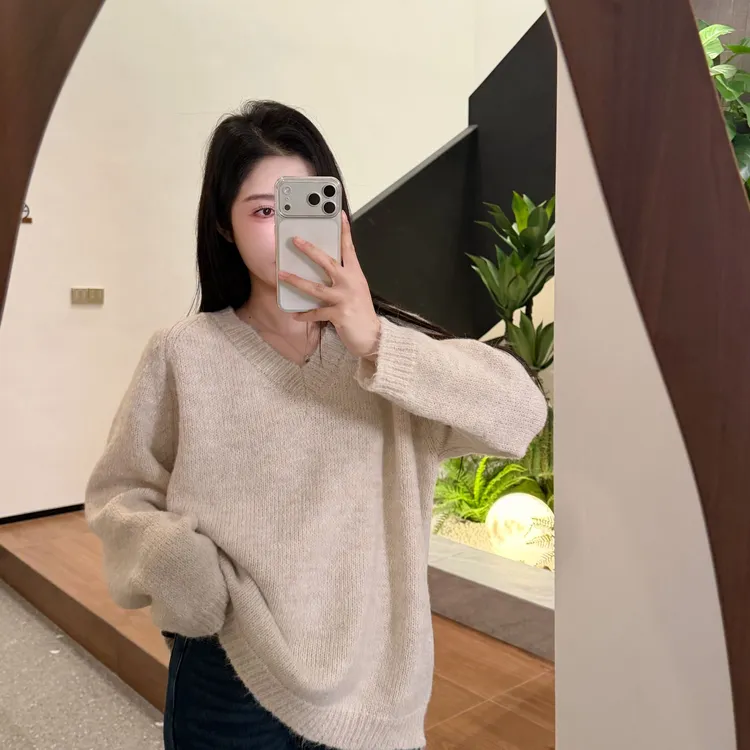 宿慕SUMU高品质百搭针织衫12-16冬季2025舒适慵懒感V领毛衣7706