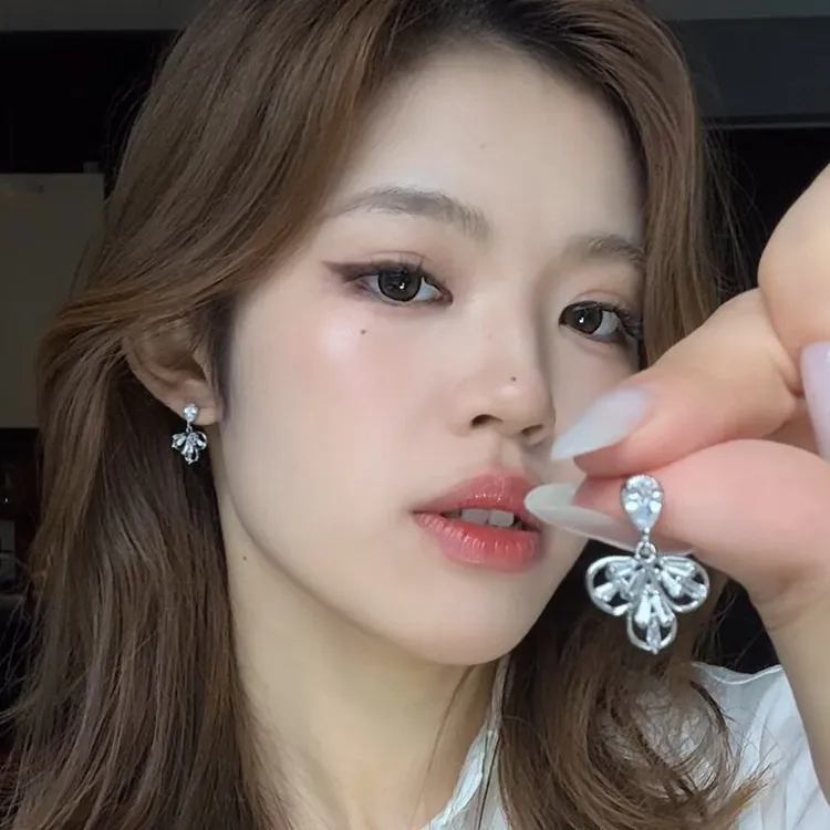 铜合金锆石耳饰 银针水滴花朵耳钉锆石耳饰轻奢气质2025新款清冷