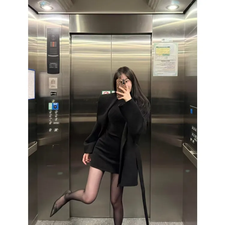 纯欲慵懒宽松休闲连帽内搭上衣长袖外套辣妹气质休闲短裙三件套女