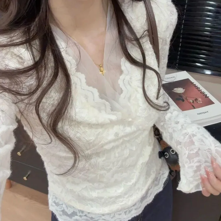 法式拼接磨毛V领蕾丝衫女冬新款设计感别致收腰显瘦百搭衫上衣