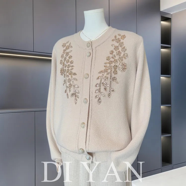 时尚洋气中老年人秋冬装外套毛衣开衫女妈妈装加绒加厚针织保暖衣