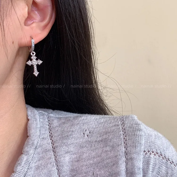 合金耳饰 十字架耳扣镶钻超闪辣妹甜酷高级感圈圈耳圈女耳环耳饰