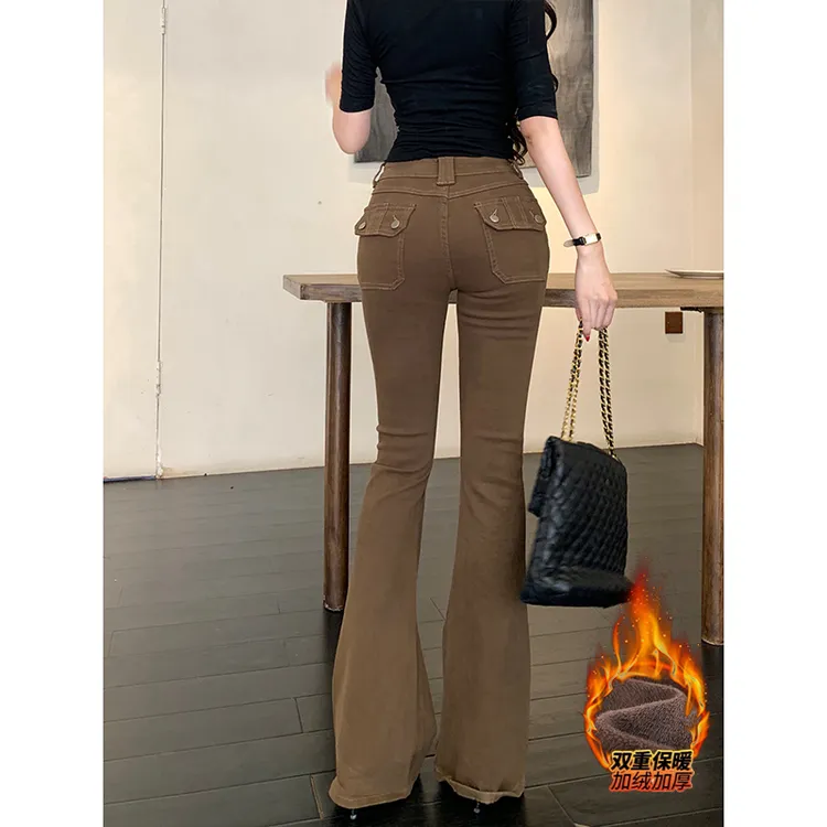 深咖低腰加绒微喇叭牛仔裤女2025冬季新款设计感弹力提臀辣妹长裤