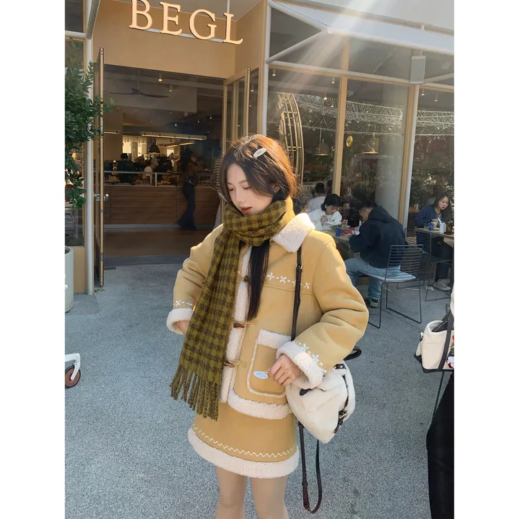 切糕自制【姜饼人】小个子秋冬小众牛角扣绣花加绒保暖时尚套装女