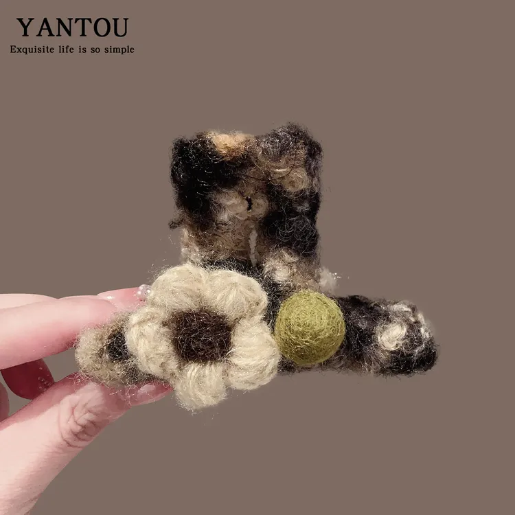 韩系秋冬新款发夹品质毛毛混色盘发卡花朵气质百搭鲨鱼夹11361