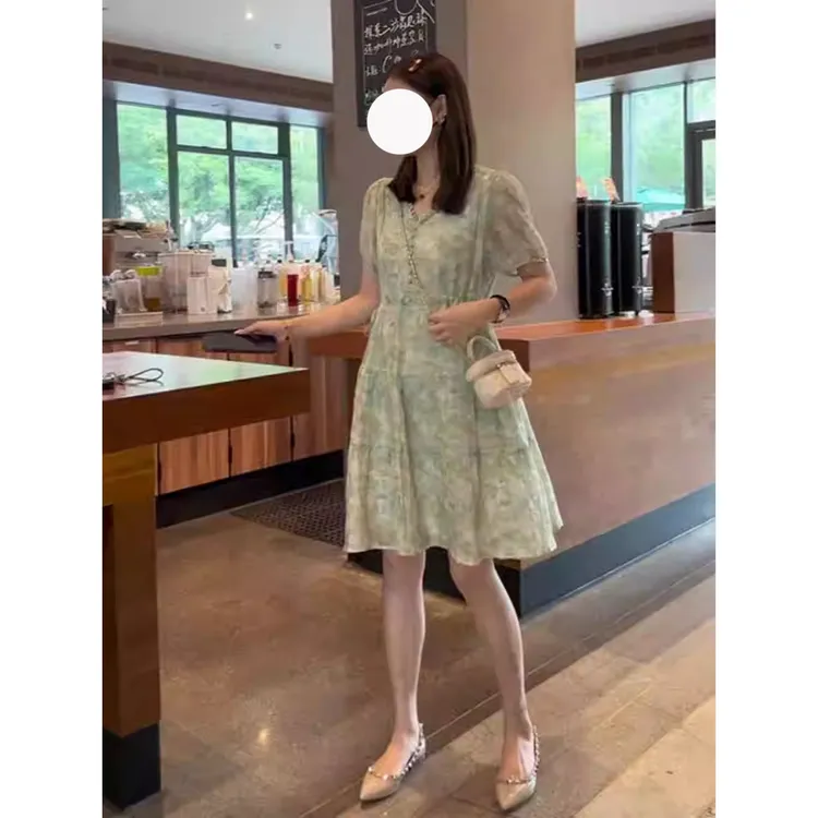 2025夏季新款清新绿色碎花裙子高级感遮肚子时尚收腰显瘦连衣裙潮