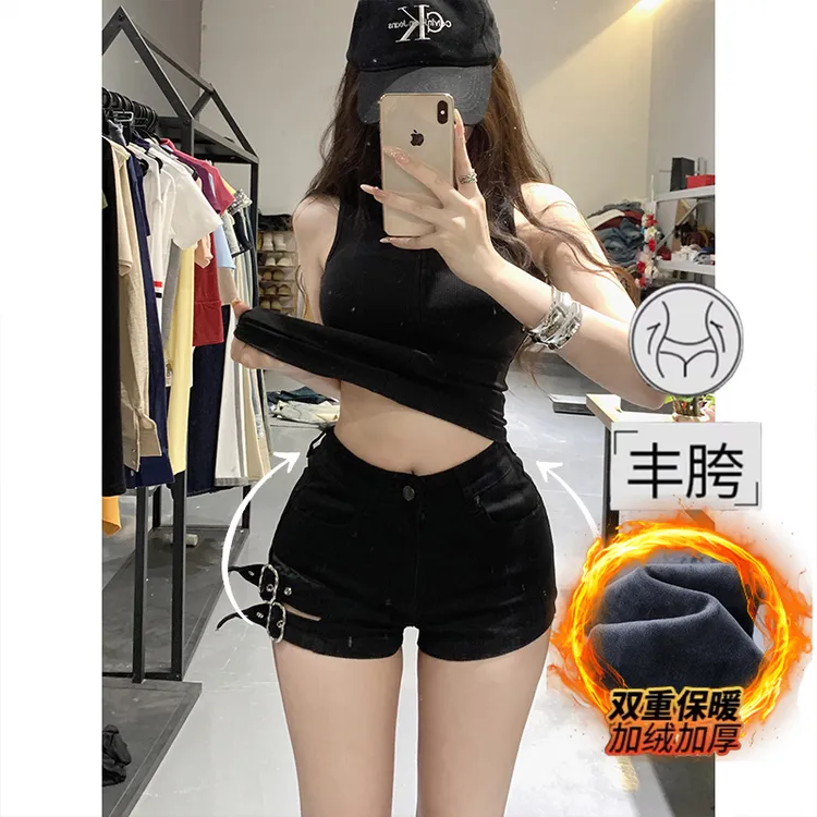 黑色朋克风丰胯加绒牛仔短裤女2025冬季新款低腰显瘦辣妹包臀热裤