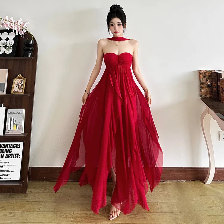 Malou  热烈玫瑰红浪漫邂逅不规则网纱显瘦挂脖连衣裙女K25D70637