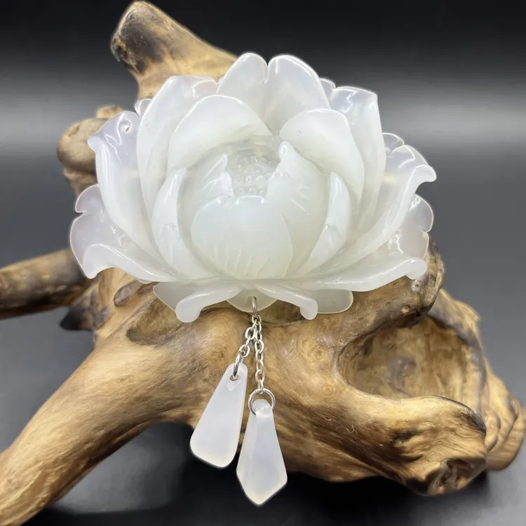 纯天然岫玉牡丹花吊坠