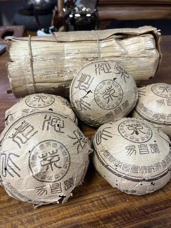2002年 易昌号 沱茶 250克 （01-02年生产）全绿无章飞