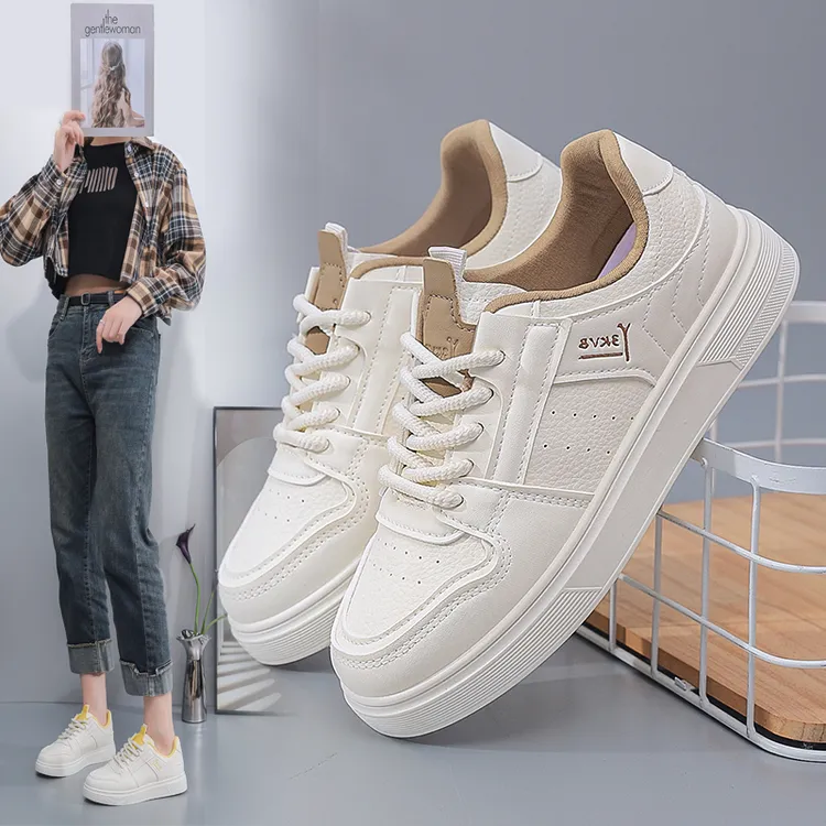 鞋子女款爆款2025新款小白鞋秋季百搭透气运动平底学生轻奢板鞋潮