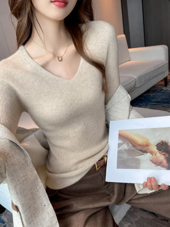 无缝一体都市休闲V领针织打底衫女修身显瘦长袖秋冬紧身内搭毛衣