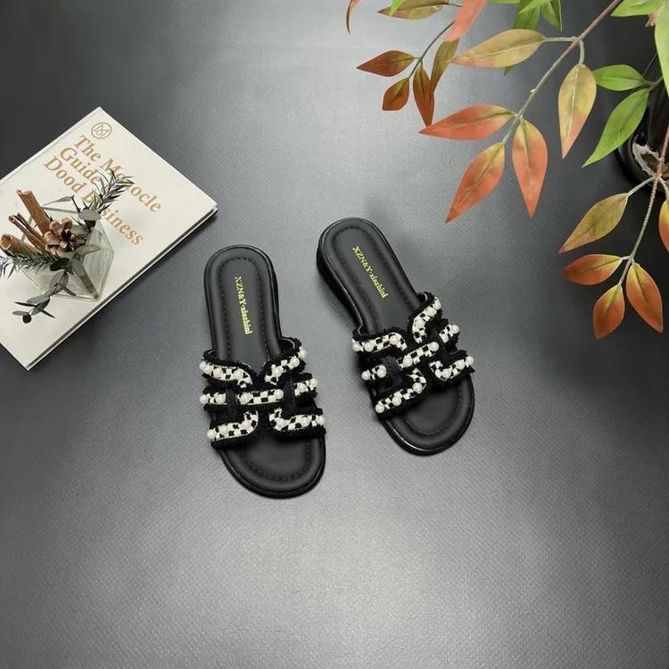 法式珍珠拖鞋女夏外穿2025新款仙女小香风时尚平底一字沙滩凉拖鞋